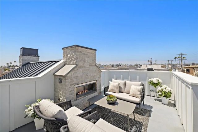 330 Onyx Avenue, Newport Beach, CA 92662