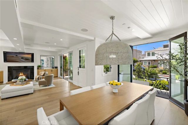 330 Onyx Avenue, Newport Beach, CA 92662