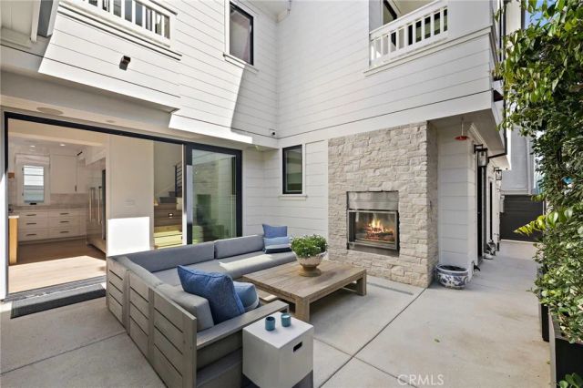 330 Onyx Avenue, Newport Beach, CA 92662