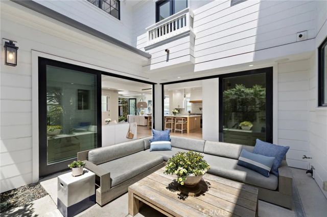 330 Onyx Avenue, Newport Beach, CA 92662