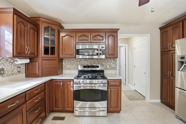 5180 Pine Valley Drive, Zanesville, OH 43701