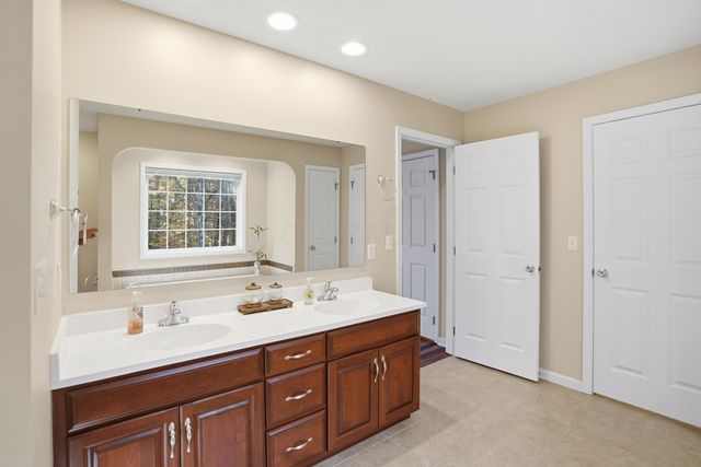 5180 Pine Valley Drive, Zanesville, OH 43701