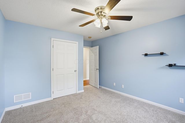 5180 Pine Valley Drive, Zanesville, OH 43701