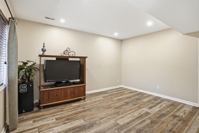 5180 Pine Valley Drive, Zanesville, OH 43701