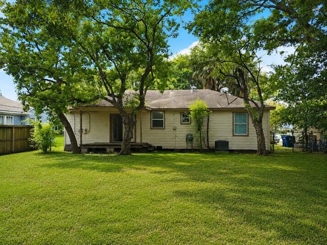 1211 17th Avenue N, Texas City, TX 77590