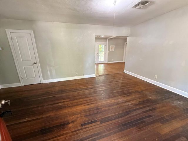 1211 17th Avenue N, Texas City, TX 77590