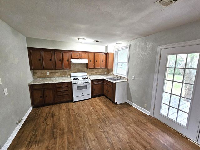 1211 17th Avenue N, Texas City, TX 77590