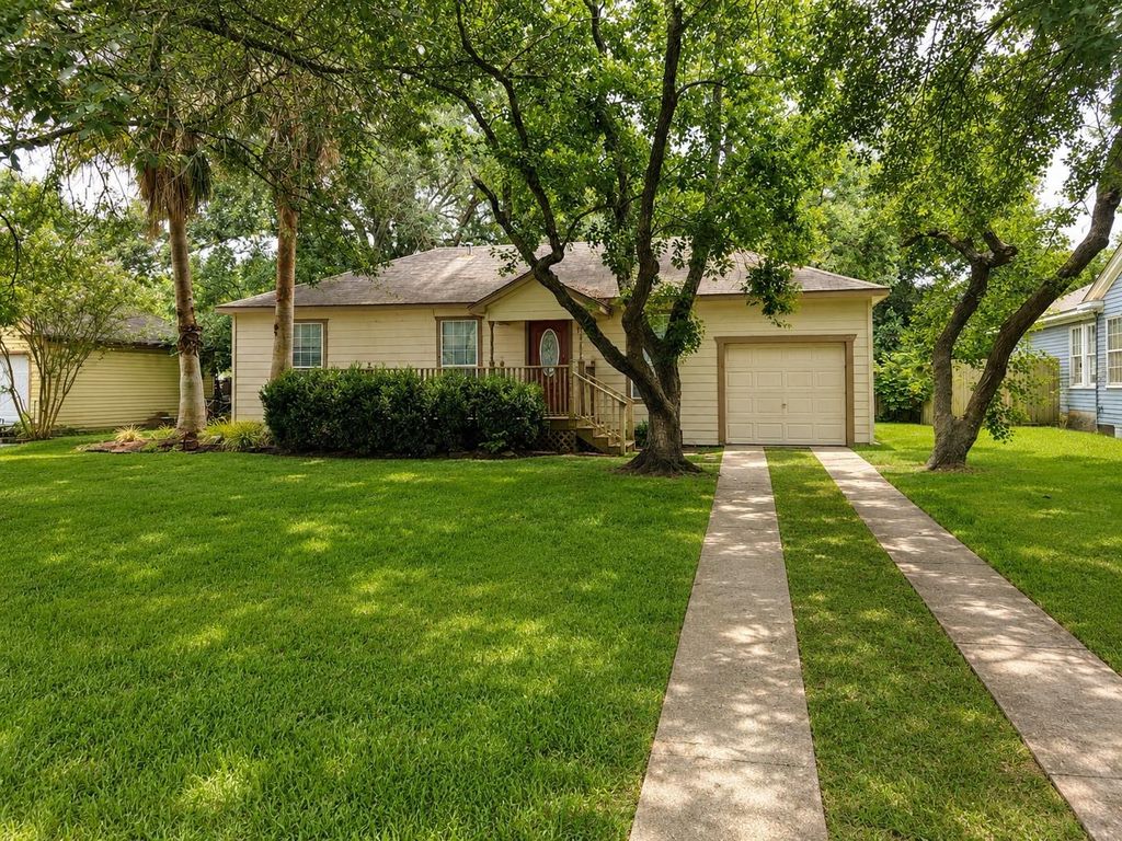 1211 17th Avenue N, Texas City, TX 77590