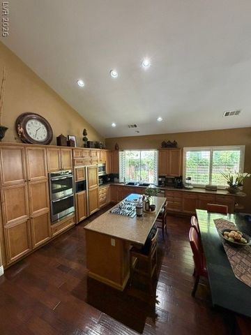 100 South Ring Dove Drive, Las Vegas, NV 89144