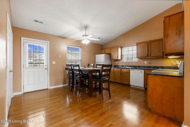 8805 Persistence Dr, Louisville, KY 40229