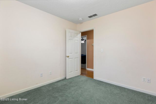 8805 Persistence Dr, Louisville, KY 40229