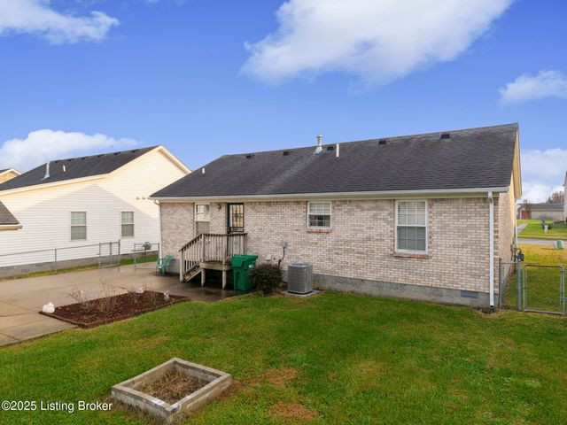 8805 Persistence Dr, Louisville, KY 40229