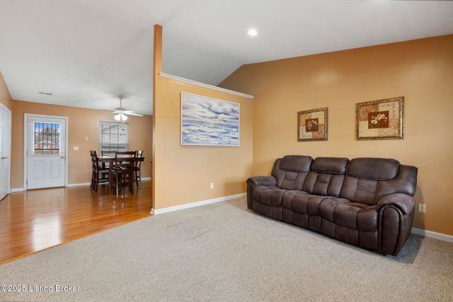 8805 Persistence Dr, Louisville, KY 40229