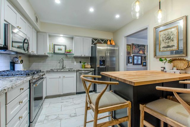 123 Cambridge Place Drive, Little Rock, AR 72227