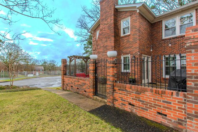 123 Cambridge Place Drive, Little Rock, AR 72227