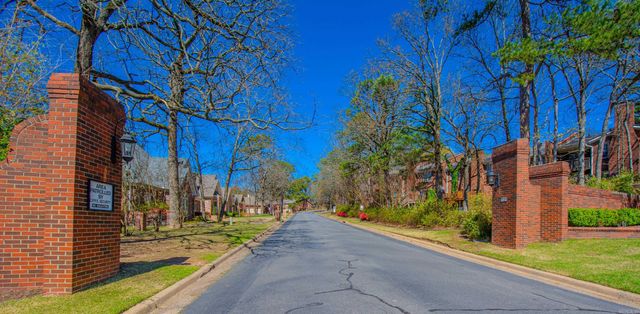 123 Cambridge Place Drive, Little Rock, AR 72227