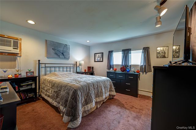 15 Earl Place, Amityville, NY 11701