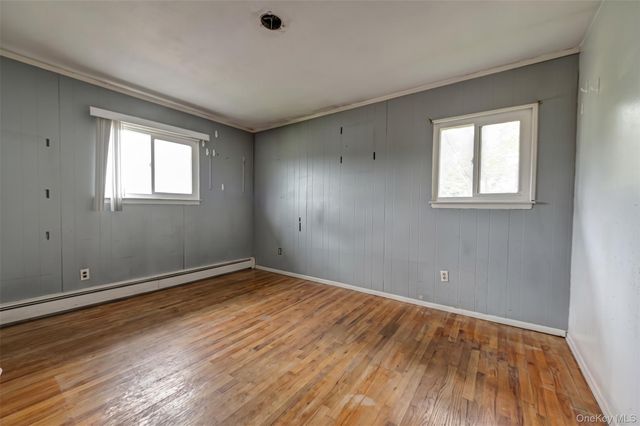 15 Earl Place, Amityville, NY 11701
