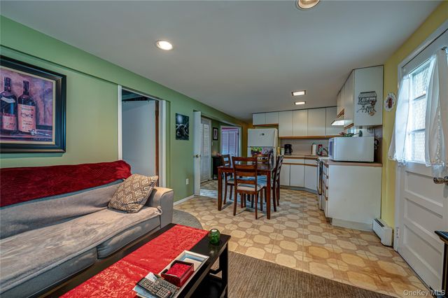 15 Earl Place, Amityville, NY 11701