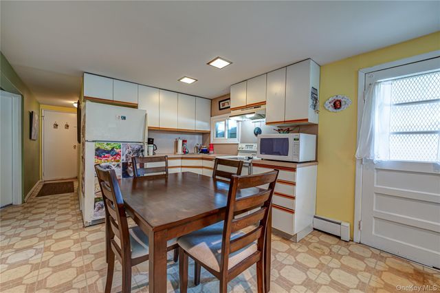 15 Earl Place, Amityville, NY 11701