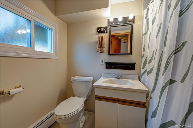 15 Earl Place, Amityville, NY 11701