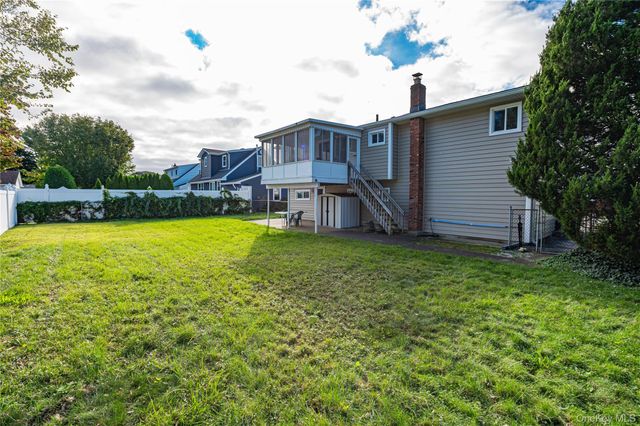 15 Earl Place, Amityville, NY 11701