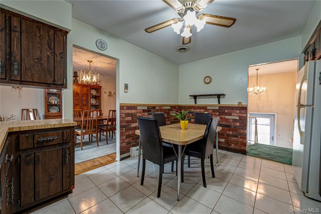 15 Earl Place, Amityville, NY 11701