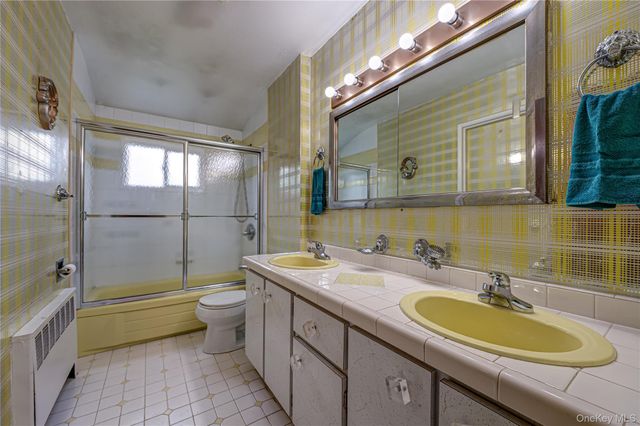 15 Earl Place, Amityville, NY 11701