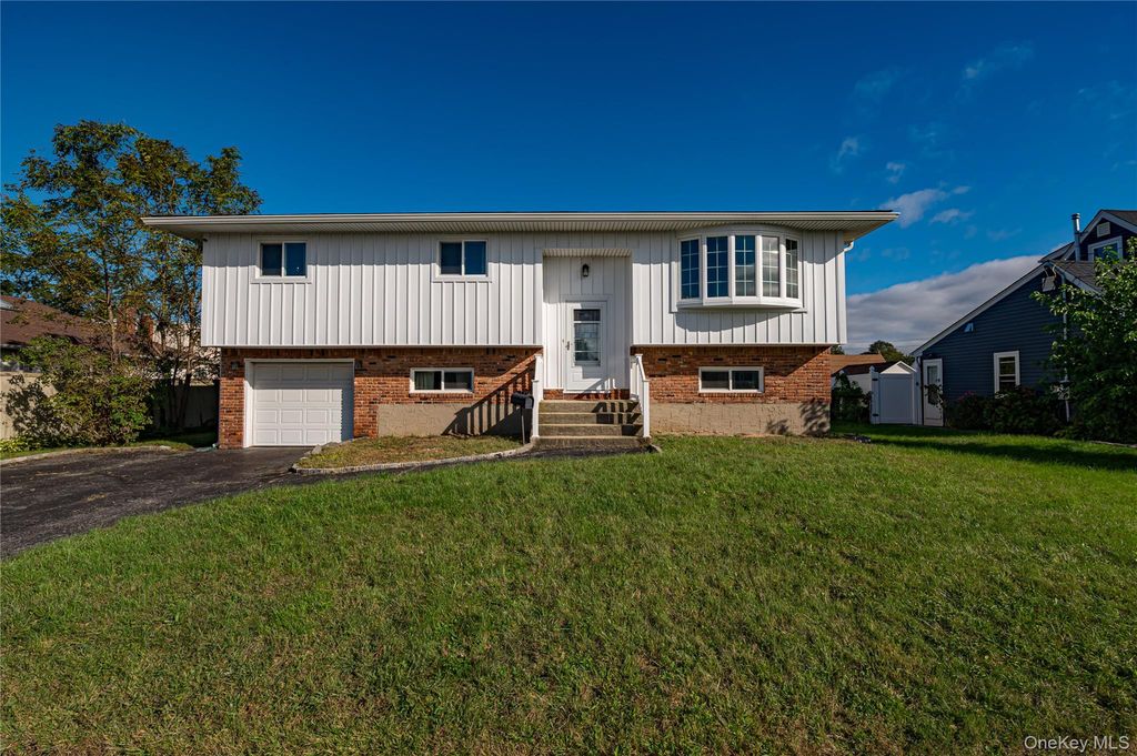 15 Earl Place, Amityville, NY 11701