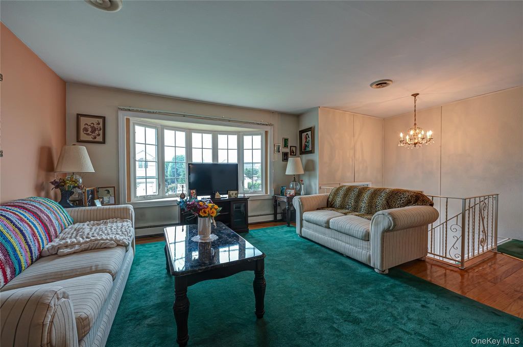 15 Earl Place, Amityville, NY 11701 — photo 2