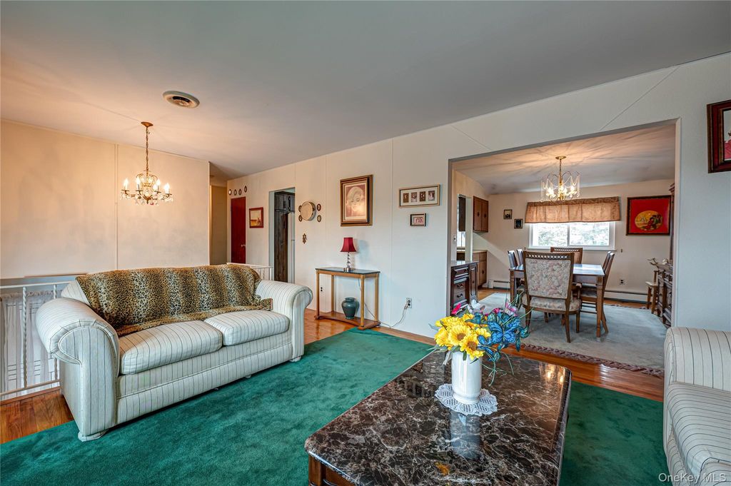 15 Earl Place, Amityville, NY 11701 — photo 3