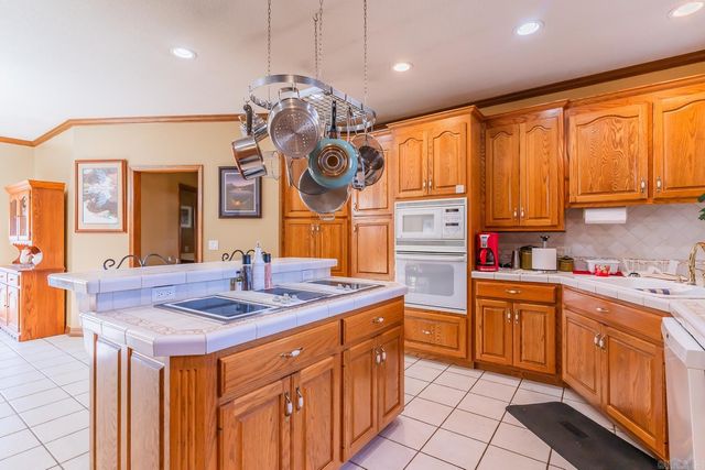 1300 N Locust Street, Newark, AR 72562