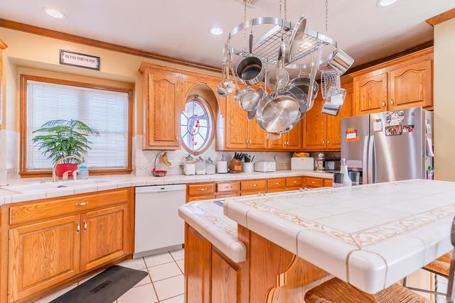 1300 N Locust Street, Newark, AR 72562