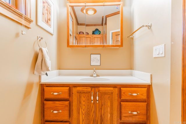 1300 N Locust Street, Newark, AR 72562