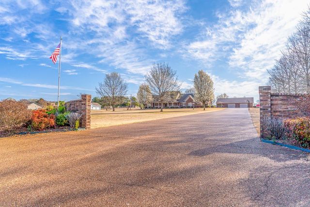 1300 N Locust Street, Newark, AR 72562