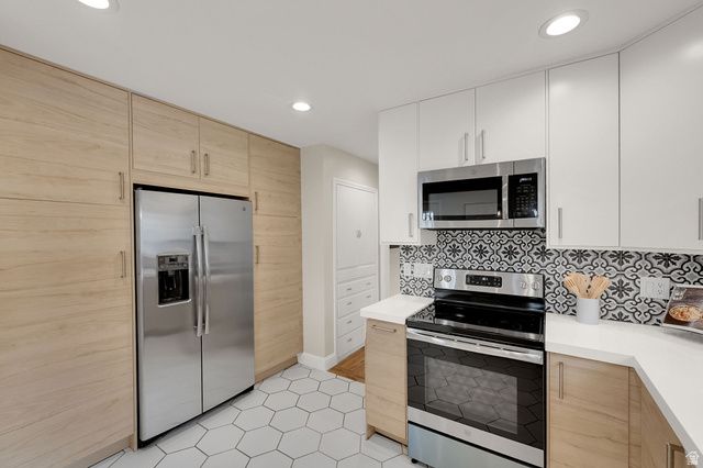 2402 E BEACON DR, Salt Lake City, UT 84108