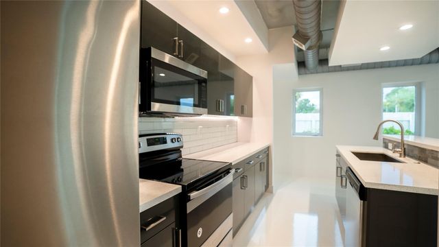 1413 NE 5th Avenue 1, Fort Lauderdale, FL 33304