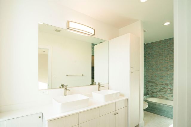1413 NE 5th Avenue 1, Fort Lauderdale, FL 33304