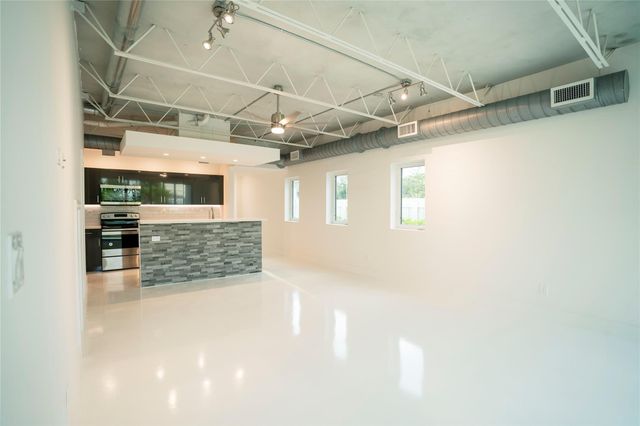 1413 NE 5th Avenue 1, Fort Lauderdale, FL 33304