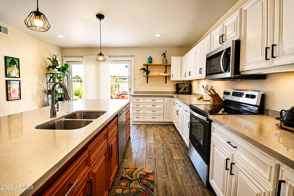 Image 5 of property listing at 4101 E PIERCE Street, Phoenix, AZ 85008