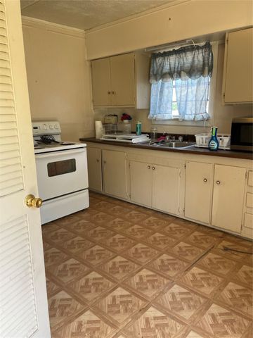 604 S Lee Street, Valley View, TX 76272
