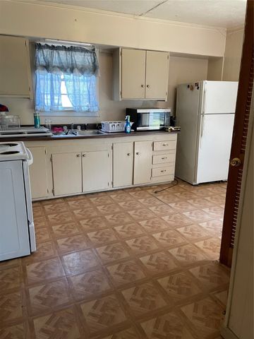 604 S Lee Street, Valley View, TX 76272