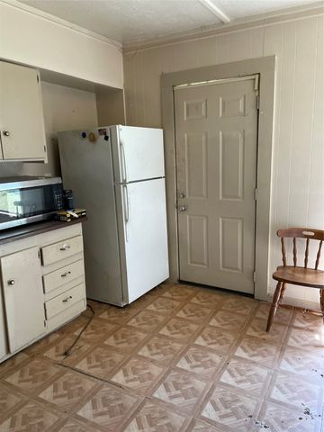 604 S Lee Street, Valley View, TX 76272