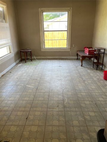 604 S Lee Street, Valley View, TX 76272