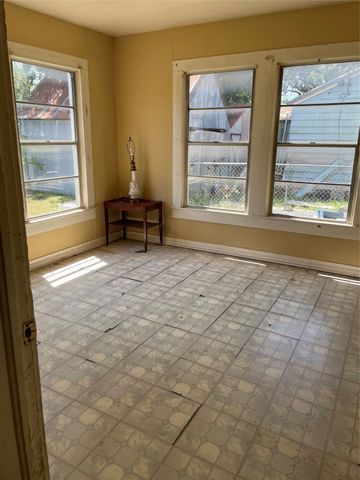 604 S Lee Street, Valley View, TX 76272