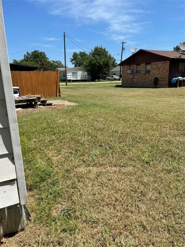 604 S Lee Street, Valley View, TX 76272
