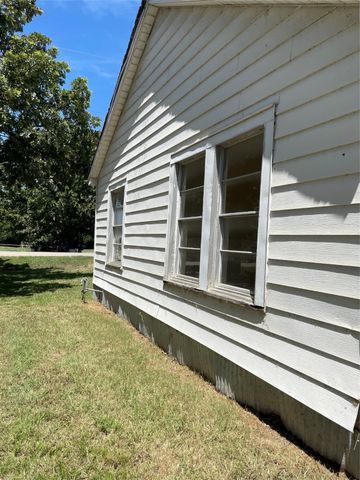 604 S Lee Street, Valley View, TX 76272