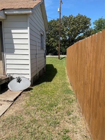 604 S Lee Street, Valley View, TX 76272