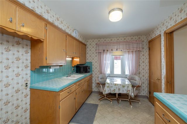 5903 Warwick Drive, Parma, OH 44129