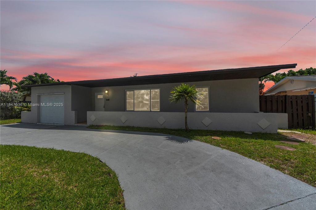 19311 SW 118th Ave, Miami, FL 33177